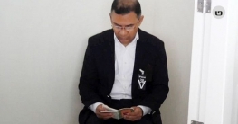 মায়ের কফিনের পাশে কুরআন তিলাওয়াত করছেন তারেক রহমান মায়ের কফিনের পাশে কুরআন তিলাওয়াত করছেন তারেক রহমান